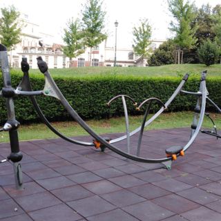 &quot;Giochi vecchi e incuria&quot;, l'area bimbi dei Giardini Reali accusa i segni del tempo [FOTO]