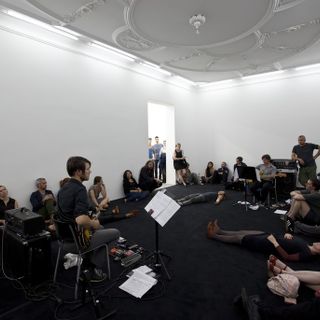 Quando artisti e visitatori creano insieme la performance: musica senza confini alle OGR