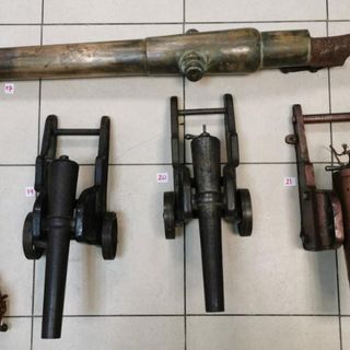 Furgone con armi antiche fermato al confine con la Francia. Alla guida il titolare di un’armeria di Torino
