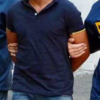 Torino, entra in commissariato con la droga in tasca: arrestato