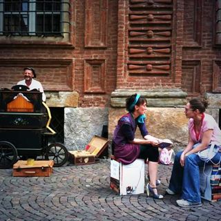 San Giovanni &quot;blocca&quot; l'arte di strada: i buskers torinesi contro le barriere comunali