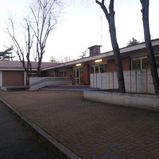 L'ex asilo di via Negarville, che la Città è pronta a mettere a disposizione per garantire il distanziamento