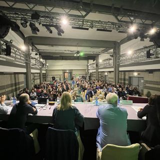 riunione di delegati in una sala