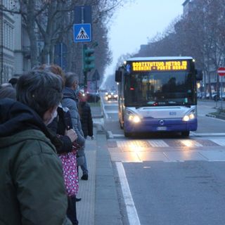 assembramenti alle fermate