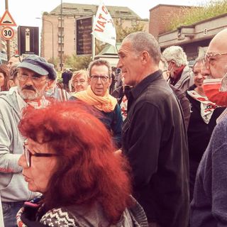 persone fuori dal tribunale