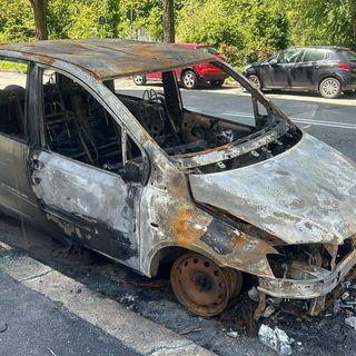 Auto distrutte dalle fiamme a Torino nord: &quot;Rimosse dalle strade&quot;