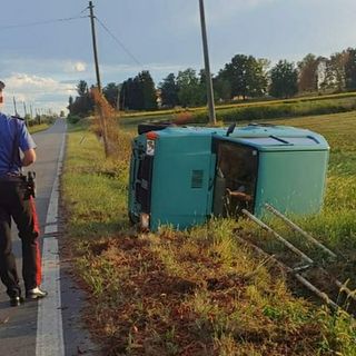 la vettura finita fuori strada