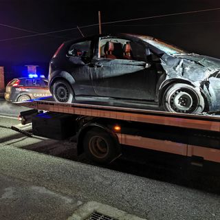 Buriasco, travolti da una vettura nella notte: un morto e un ferito. L'investitore arrestato per omicidio stradale