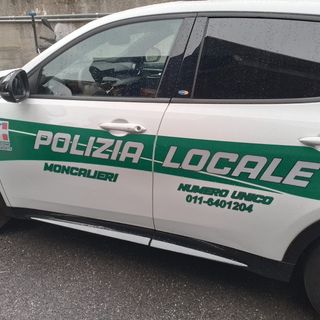 La Polizia locale di Moncalieri intervenuta in via Moncenisio