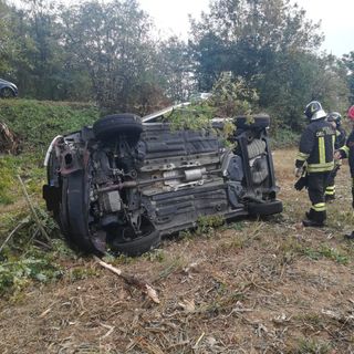 auto ribaltata in via debouchè