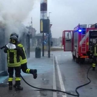 L'incendio sulla linea 46 (immagine di repertorio)