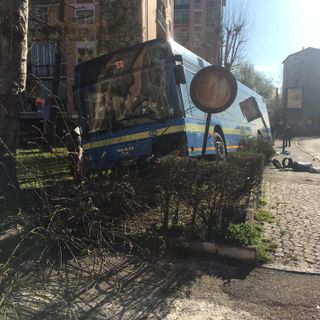 Autobus fuori strada a Falchera - Foto di Falchera Labb