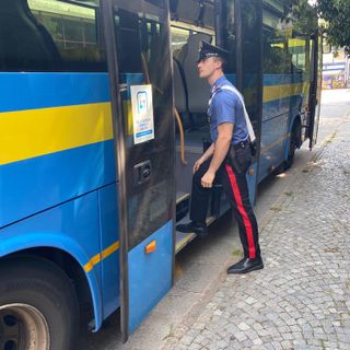 Rimproverato sul bus senza mascherina, minorenne aggredisce autista Gtt a Ivrea