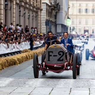 auto storica in via Roma