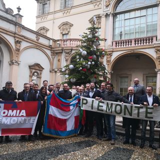 Il Piemonte dice sì all'autonomia differenziata come regalo di Natale: la Lega canta Gipo (VIDEO)
