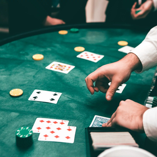 Why Baccarat Is So Popular In Online Card Gambling?