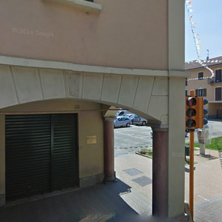 None e il mistero della bacheca scomparsa da sotto i portici del centro