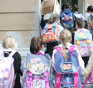 Materne comunali al via con orario ridotto. A tutti verrà presa la temperatura
