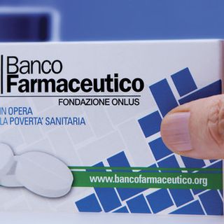 farmaco con la scritta &quot;banco farmaceutico&quot;