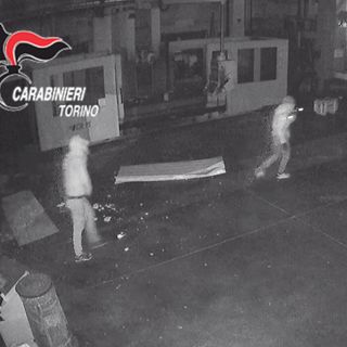 &quot;Andiamo a rubare con il lockdown, così non c'è nessuno&quot;: sgominata la banda di ladri terrore di aziende e tir [VIDEO]