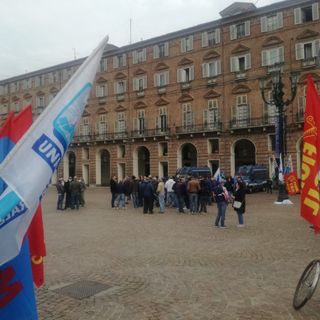 Embraco, quattro anni dopo (e a tre mesi dalla fine) l'urlo di disperazione dei lavoratori. Prefettura &quot;occupata&quot;: &quot;Vogliamo una data&quot;