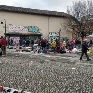 Barattolo, sanzionato ambulante per la vendita di cosmetici ancora nuovi