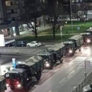 La colonna dei mezzi militari che porta le bare fuori da Bergamo
