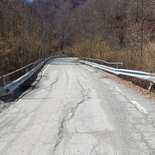 La strada è il collegamento con il fondovalle della Val Germanasca