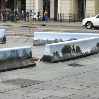 Le barriere antiterrorismo di Torino si trasformano in un bosco (FOTO)