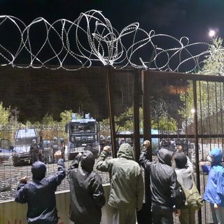 No Tav, tensione nella notte a Chiomonte, tra battitura, tagli delle reti e lanci di lacrimogeni
