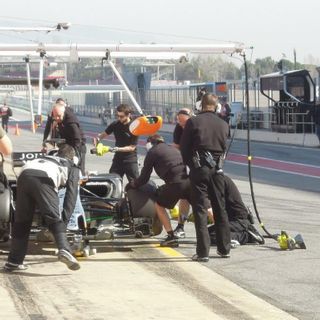 Continua il rapporto professionale e di amicizia tra la scuderia Force India e la ditta Benza, per il secondo anno consecutivo fornitrice di guanti per la prossima stagione agonistica