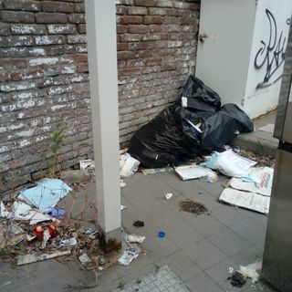 La “trasformazione” del benzinaio di corso Potenza: da distributore a discarica a cielo aperto