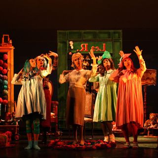 Le feste all'Astra di Torino: "Il berretto" di Capodanno e dal 2 gennaio "Queen LeaR"