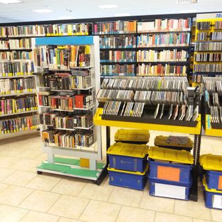 La Biblioteca Mirafiori si prepara al trasloco: quasi 20mila i volumi da spostare