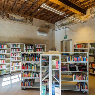 La biblioteca Guidetti Serra