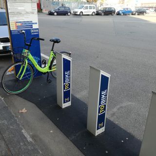 La curiosità: una bici &quot;nemica&quot; lasciata tra gli stalli del To Bike