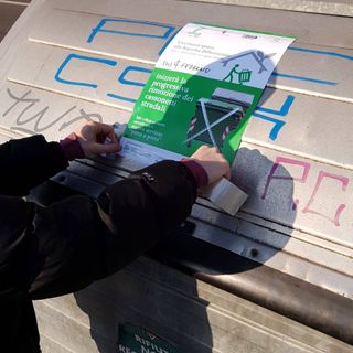 Raccolta “porta a porta”, lamentele in corso Corsica: “Bidoni troppo vicini ad androni e negozi”