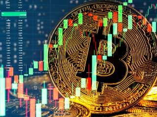 Il calo di BTC a 65.000 dollari fa diminuire le posizioni long ma questa prevendita continua a salire