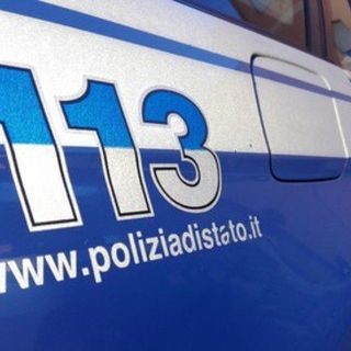 Aggredisce la ex in strada: arrestato per atti persecutori Aggredisce la ex in strada: arrestato per atti persecutori