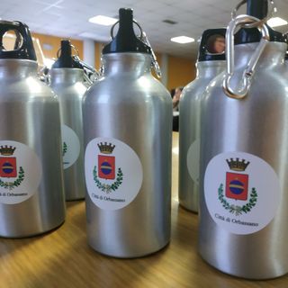 Orbassano, 100 borracce per i dipendenti al posto della bottiglia di plastica