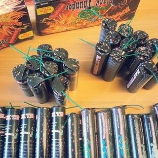 La Finanza sequestra oltre una tonnellata di fuochi d'artificio (foto d'archivio)