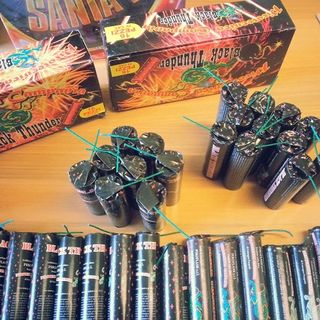 Capodanno, ingente sequestro di fuochi artificiali illegali al mercato di piazza Foroni Capodanno, ingente sequestro di fuochi artificiali illegali al mercato di piazza Foroni