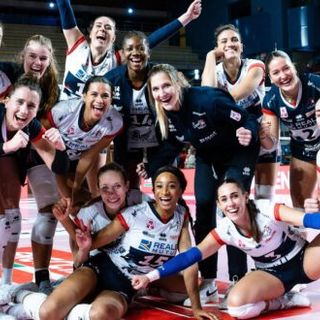 Volley, Reale Mutua Fenera Chieri ‘76 dura a morire: Bergamo è espugnata al tie-break