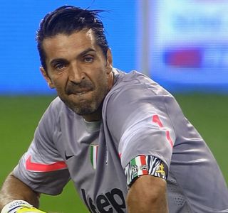 Gianluigi Buffon racconta la sua storia in &quot;Cadere, Rialzarsi, Cadere, Rialzarsi&quot;