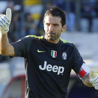 Gigi Buffon annuncia a Torino l'addio alla Juve. Ma forse non è addio al calcio