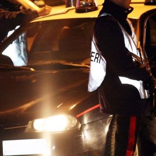 Torino, sassi dal cavalcavia in corso Unità d'Italia: colpita un'auto