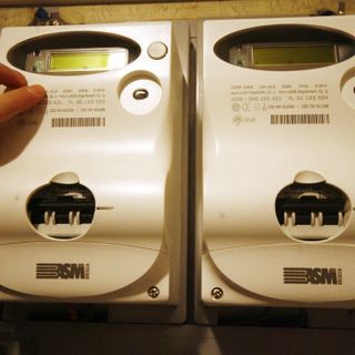 Torino: rubavano corrente elettrica, denunciati titolari di un bar