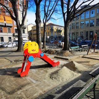 Nuove piante e sistemazione del parcheggio, i privati riqualificano piazza Graf