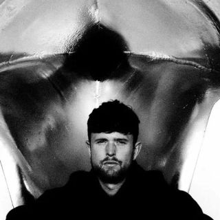 James Blake sul palco delle Ogr Sonic Torino con il suo spettacolo Piano Solo