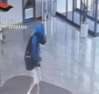 Ruba un orologio da 10mila euro dallo spogliatoio delle Terme di Premia, arrestato 45enne torinese VIDEO